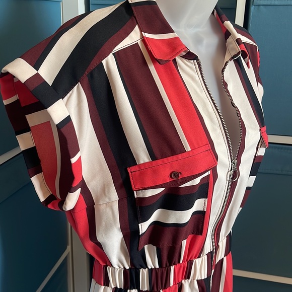 Express adorable striped dress 🥰 - Picture 2 of 6